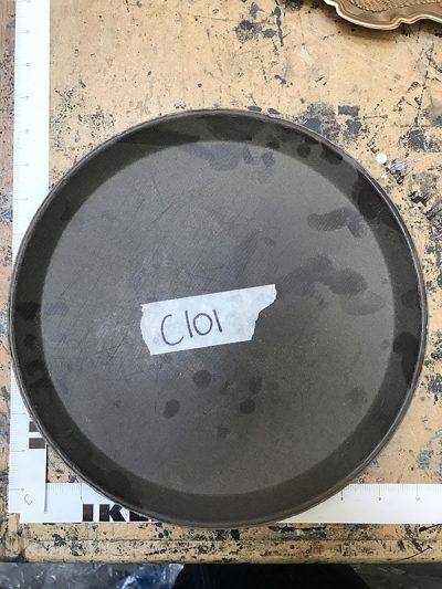 Round serving tray