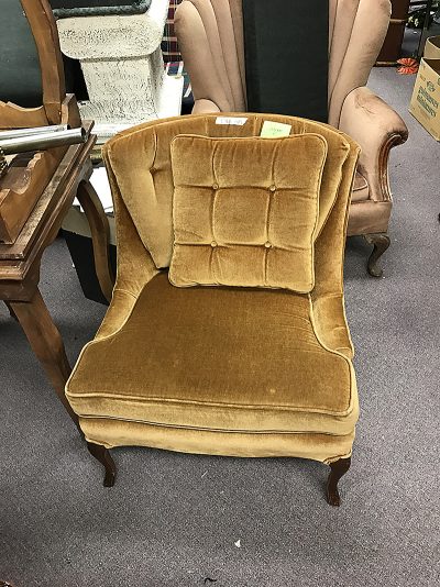 Brown Windback chair w/ no arms extra cushion