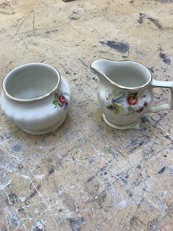 Cream and sugar set