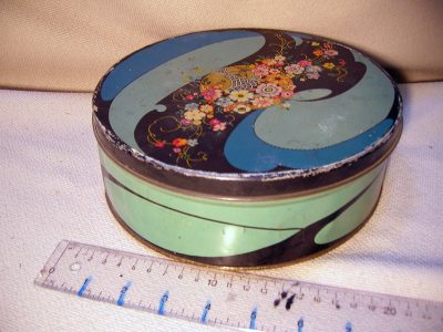Tin, medium, round