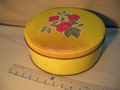 Tin, large, yellow rose