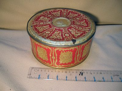 Tin, medium, round