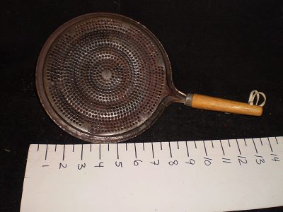Heat shield with wooden handle