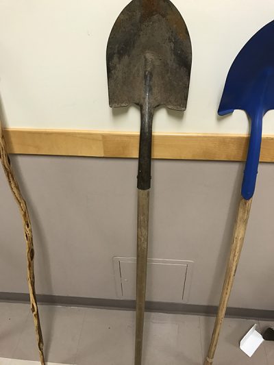 Metal Shovel 61"