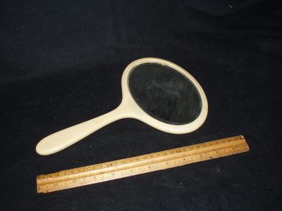 Plastic hand mirror – pale yellow