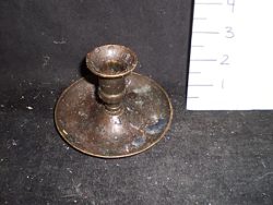 Candlestick metal circle base