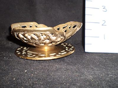3½”round brass candle holder