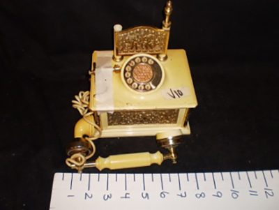Broken cream antique desk phone (not as beautiful)