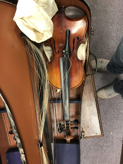 Violin with Bow (non functional) - Image 2