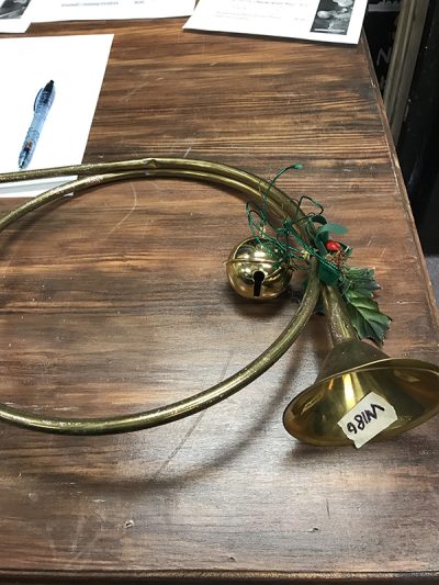 Horn with jingle bells