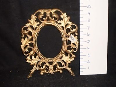 Antique gold frame round leaf work no glass
